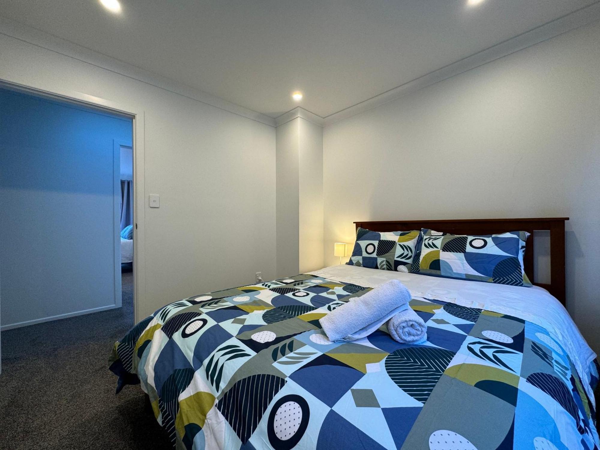 No Party Allowed, Entire Brand New 3 Bedroom Townhouse, Free Unlimited Fibre Wifi And Free Parking Веллингтон Экстерьер фото