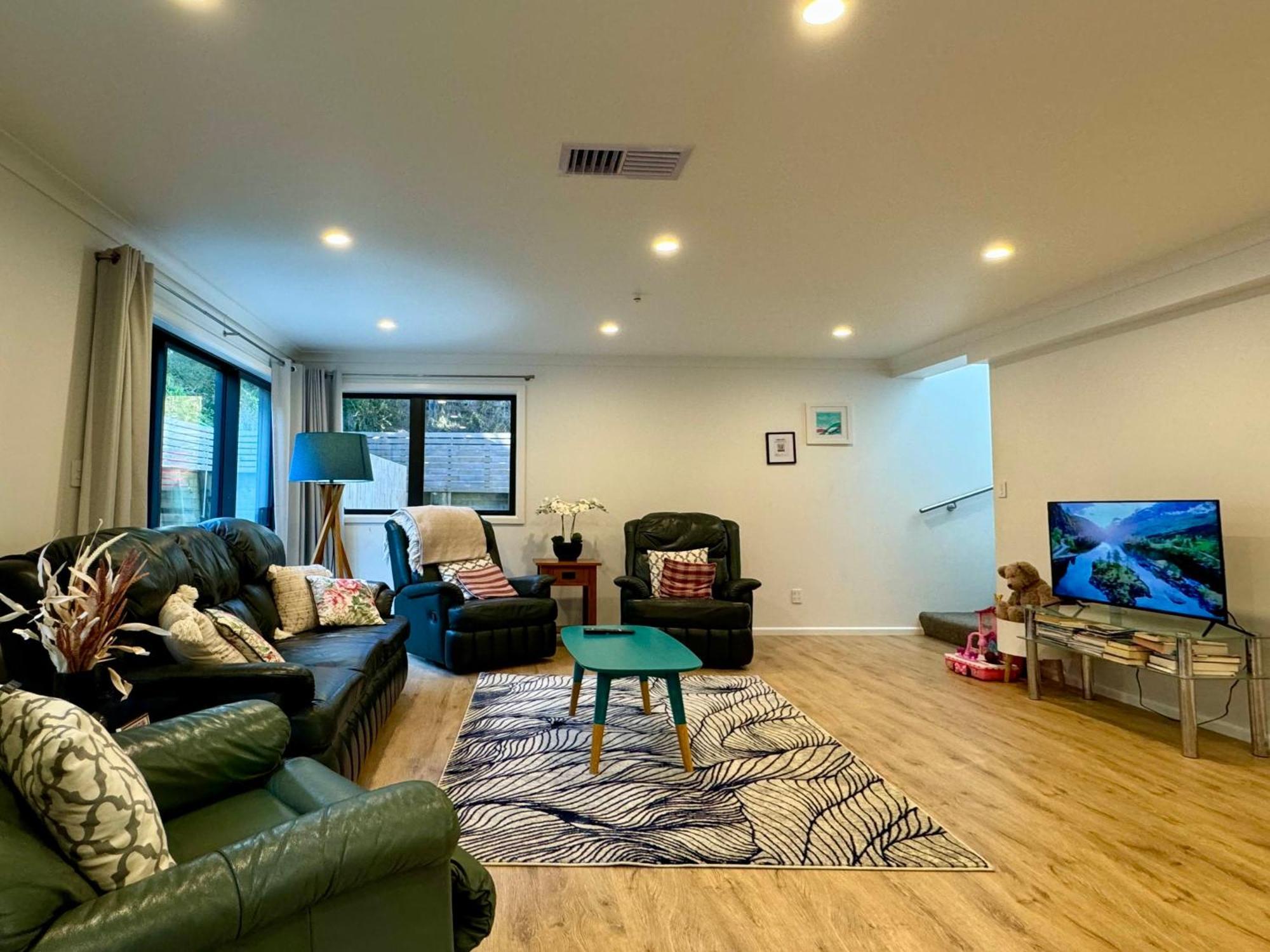 No Party Allowed, Entire Brand New 3 Bedroom Townhouse, Free Unlimited Fibre Wifi And Free Parking Веллингтон Экстерьер фото