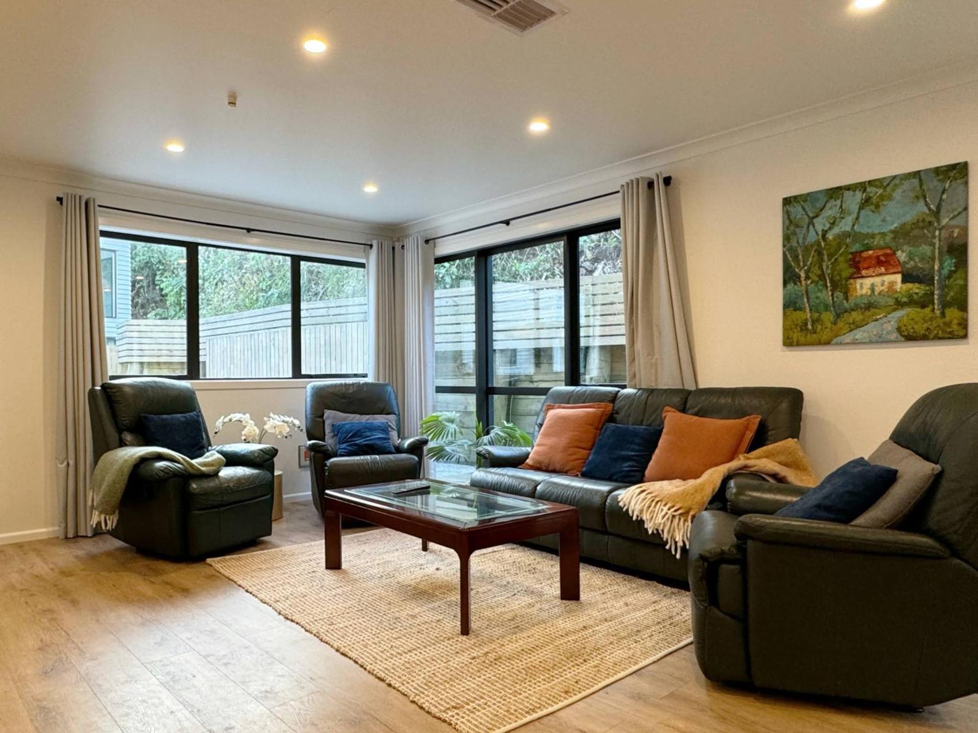 No Party Allowed, Entire Brand New 3 Bedroom Townhouse, Free Unlimited Fibre Wifi And Free Parking Веллингтон Экстерьер фото