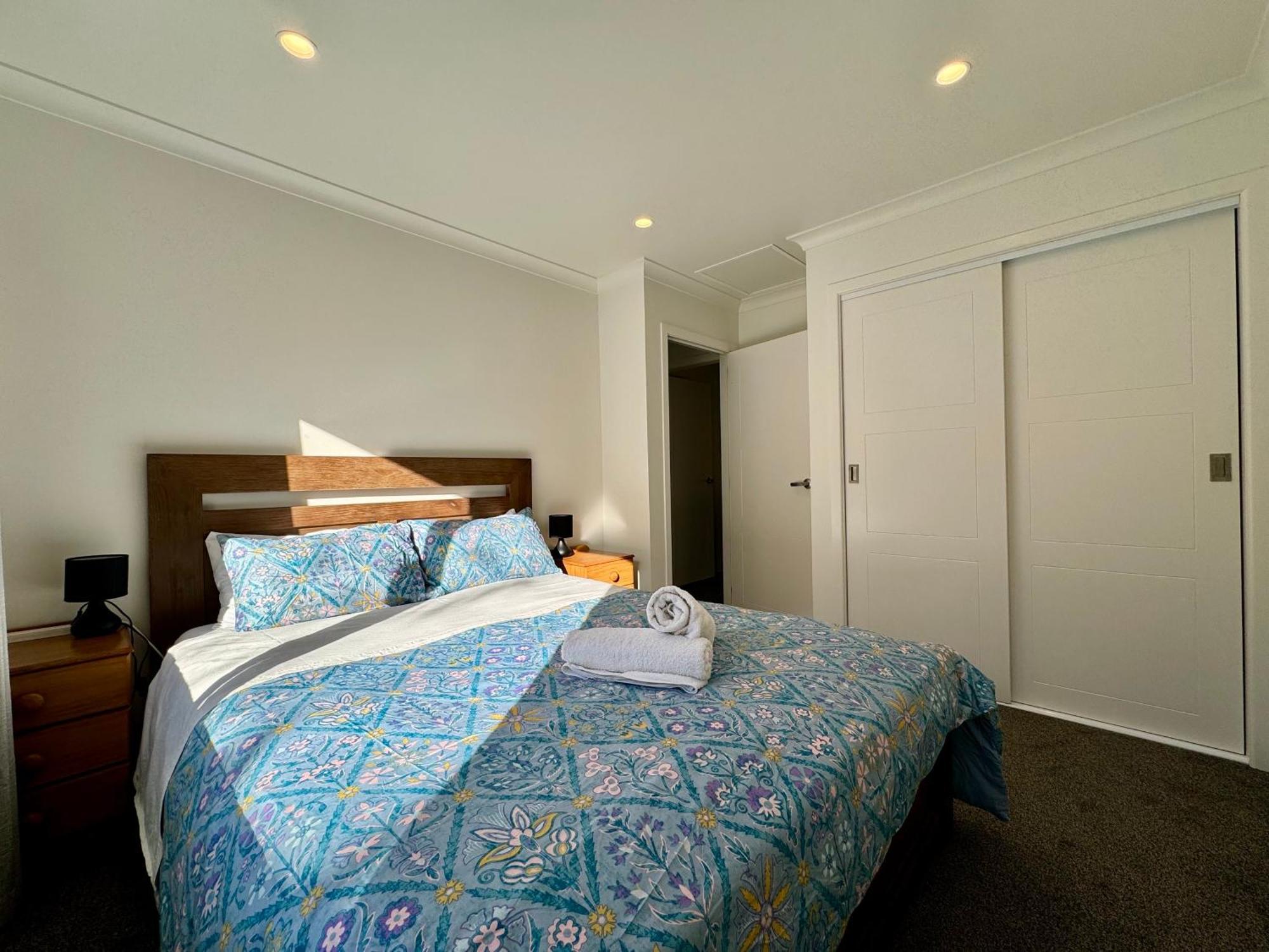 No Party Allowed, Entire Brand New 3 Bedroom Townhouse, Free Unlimited Fibre Wifi And Free Parking Веллингтон Экстерьер фото
