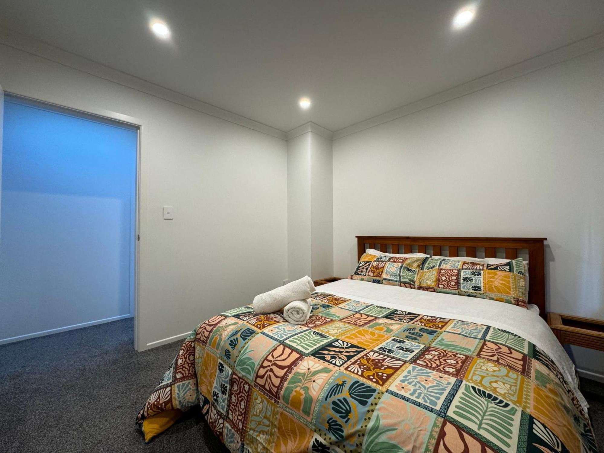 No Party Allowed, Entire Brand New 3 Bedroom Townhouse, Free Unlimited Fibre Wifi And Free Parking Веллингтон Экстерьер фото